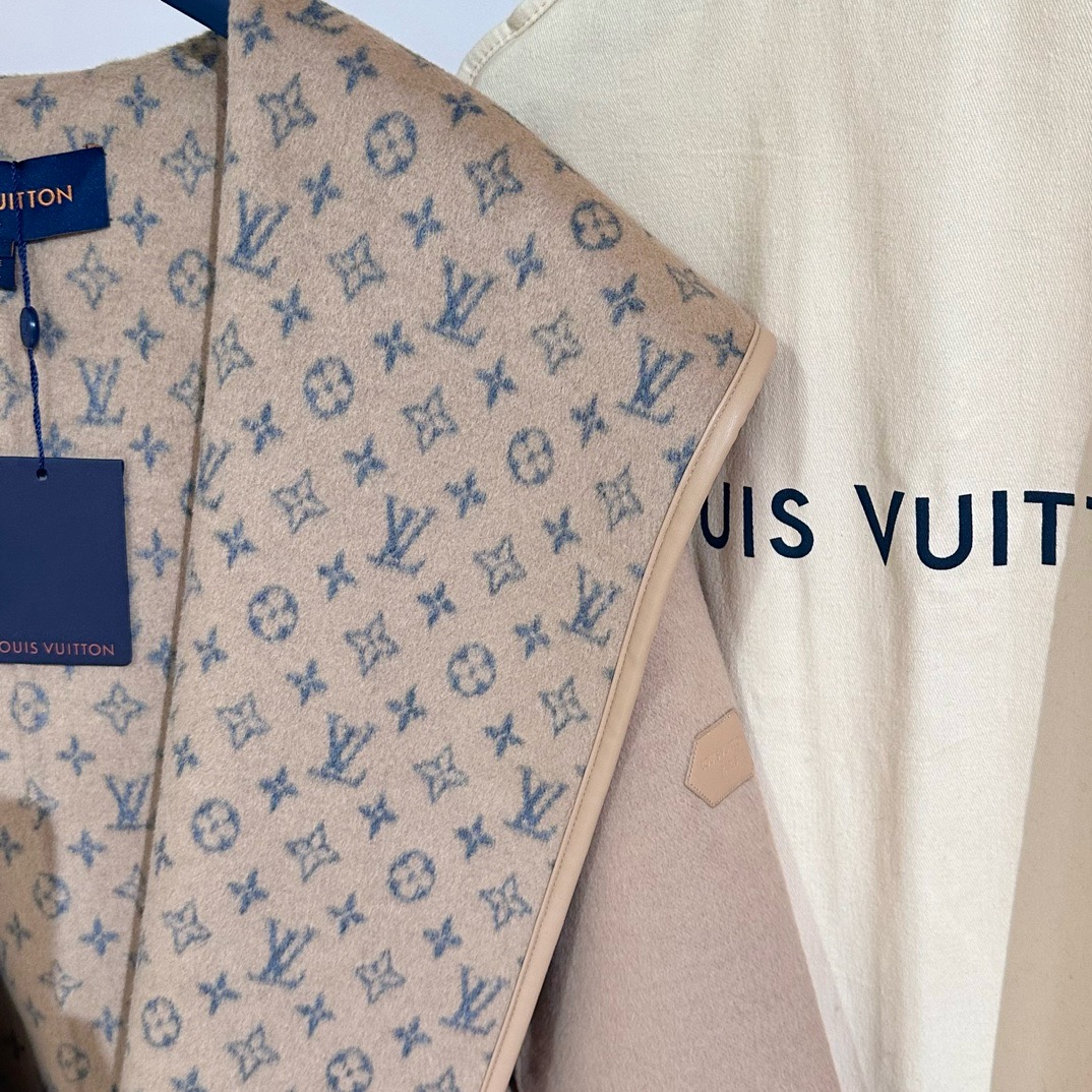 Lou*is Vuitt*on Wool Trench Coat