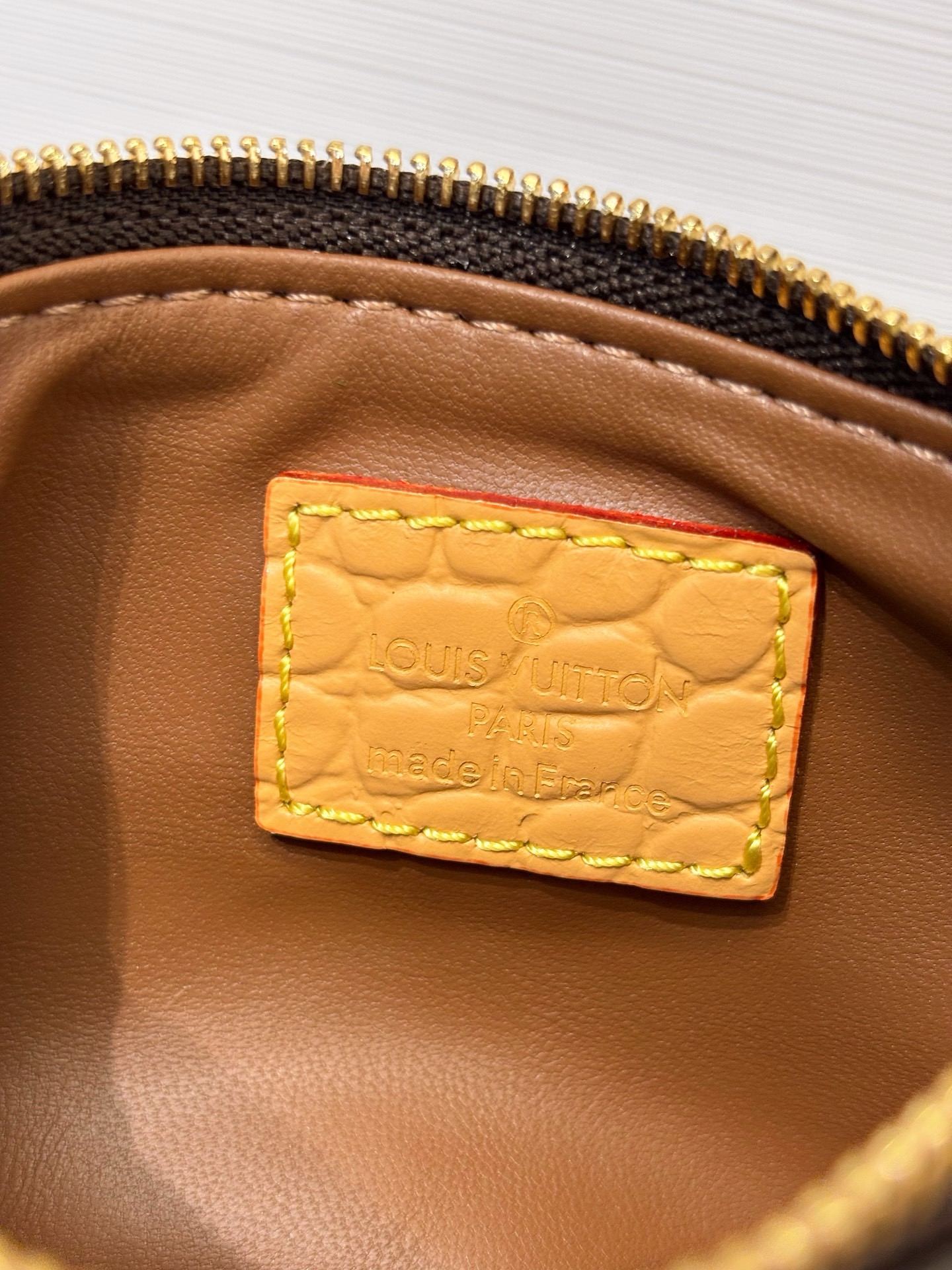 l0vis Vvtt0n speedy p9 bandoulière 25-25x 19 x 15cm