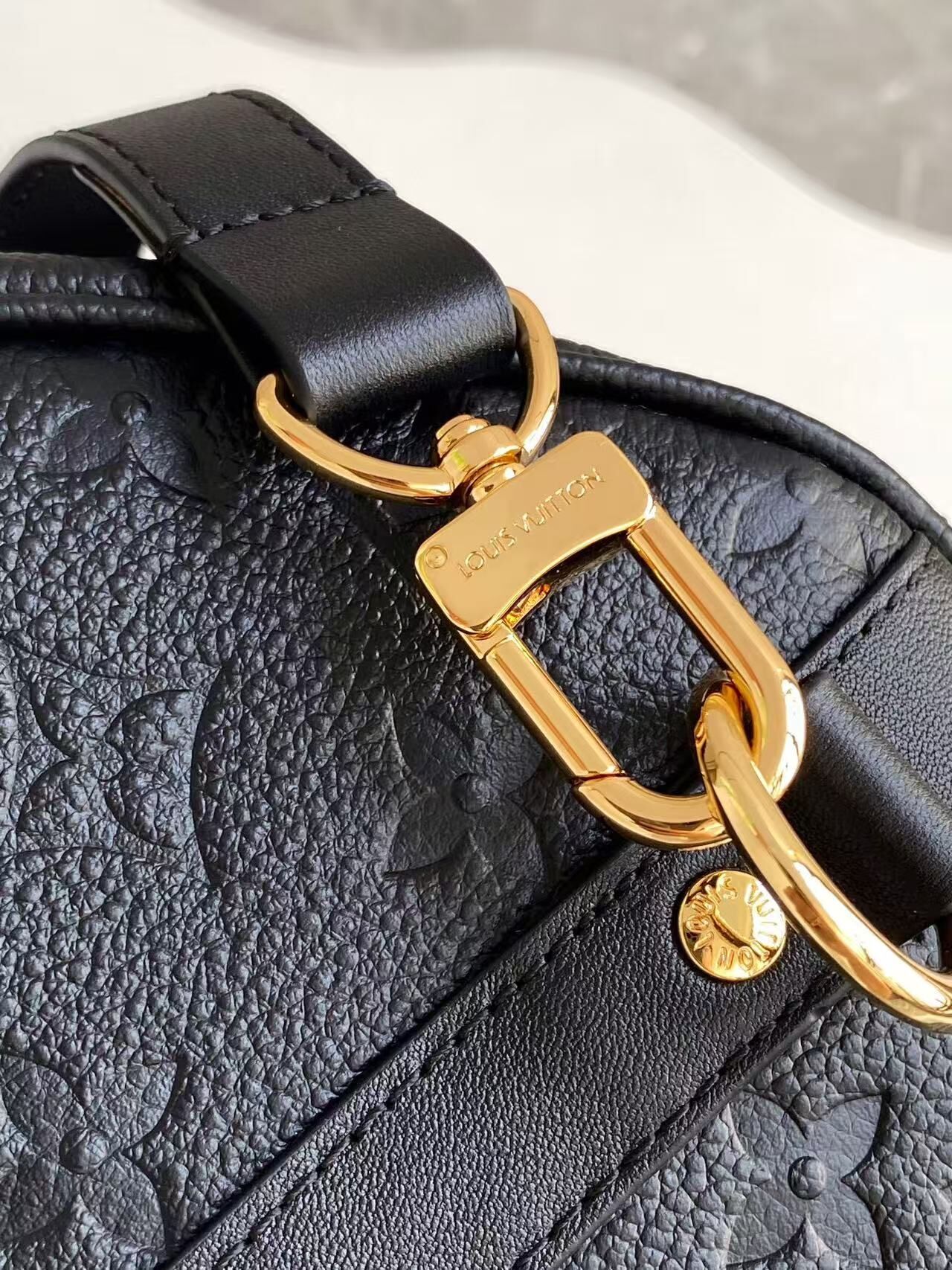 l0vis Vvtt0n speedy soft 30 bag -21 x 17 x 30cm