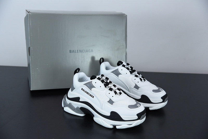 Ba*len*cia*ga triple s