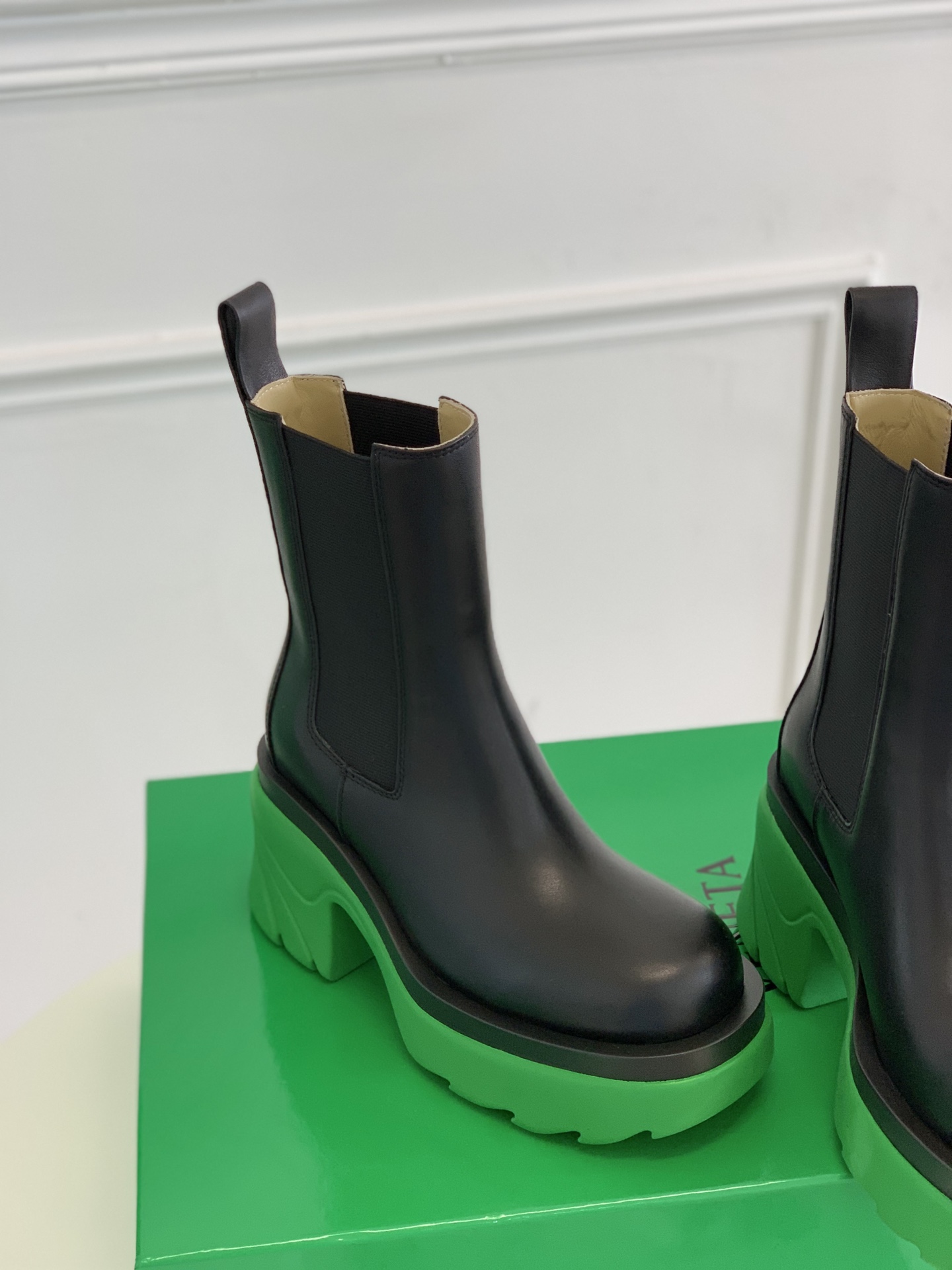 bo*te*ga Ve*ne*ta boots