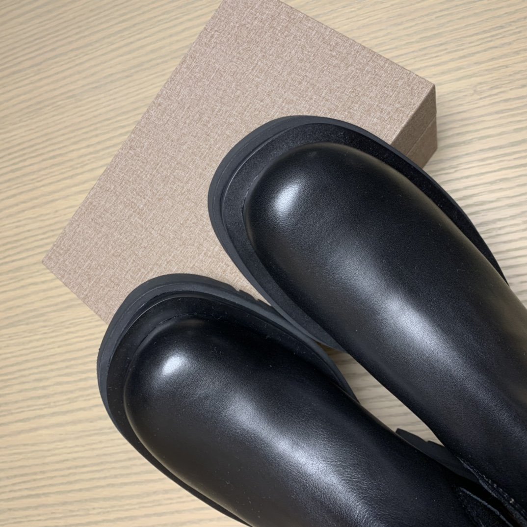 bo*te*ga Ve*ne*ta boots