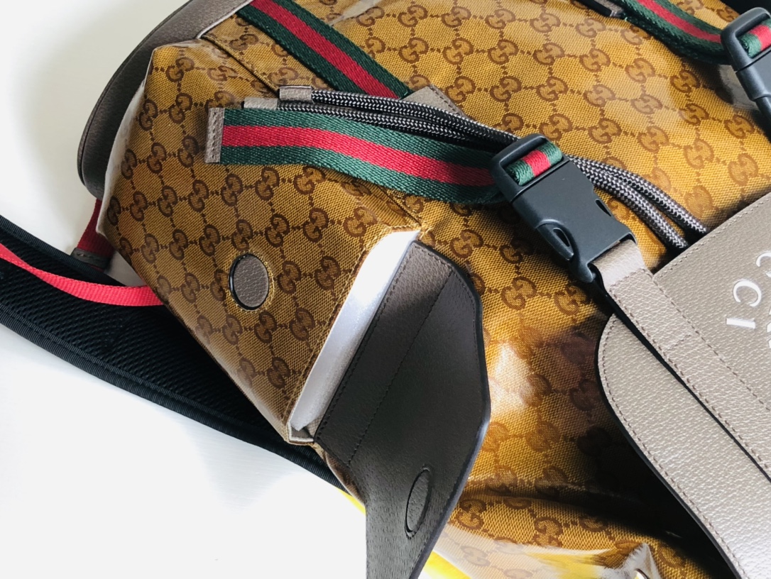 ad*s x G*u*i backpack-34x42x16cm