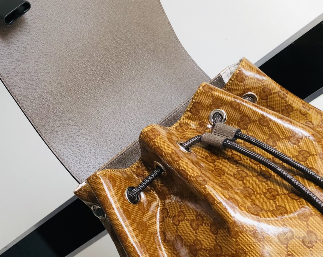 ad*s x G*u*i backpack-34x42x16cm