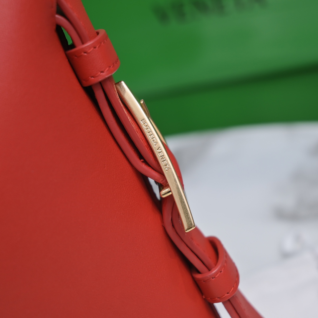 bo*te*ga Ve*ne*tacradle tote-30x23x16cm