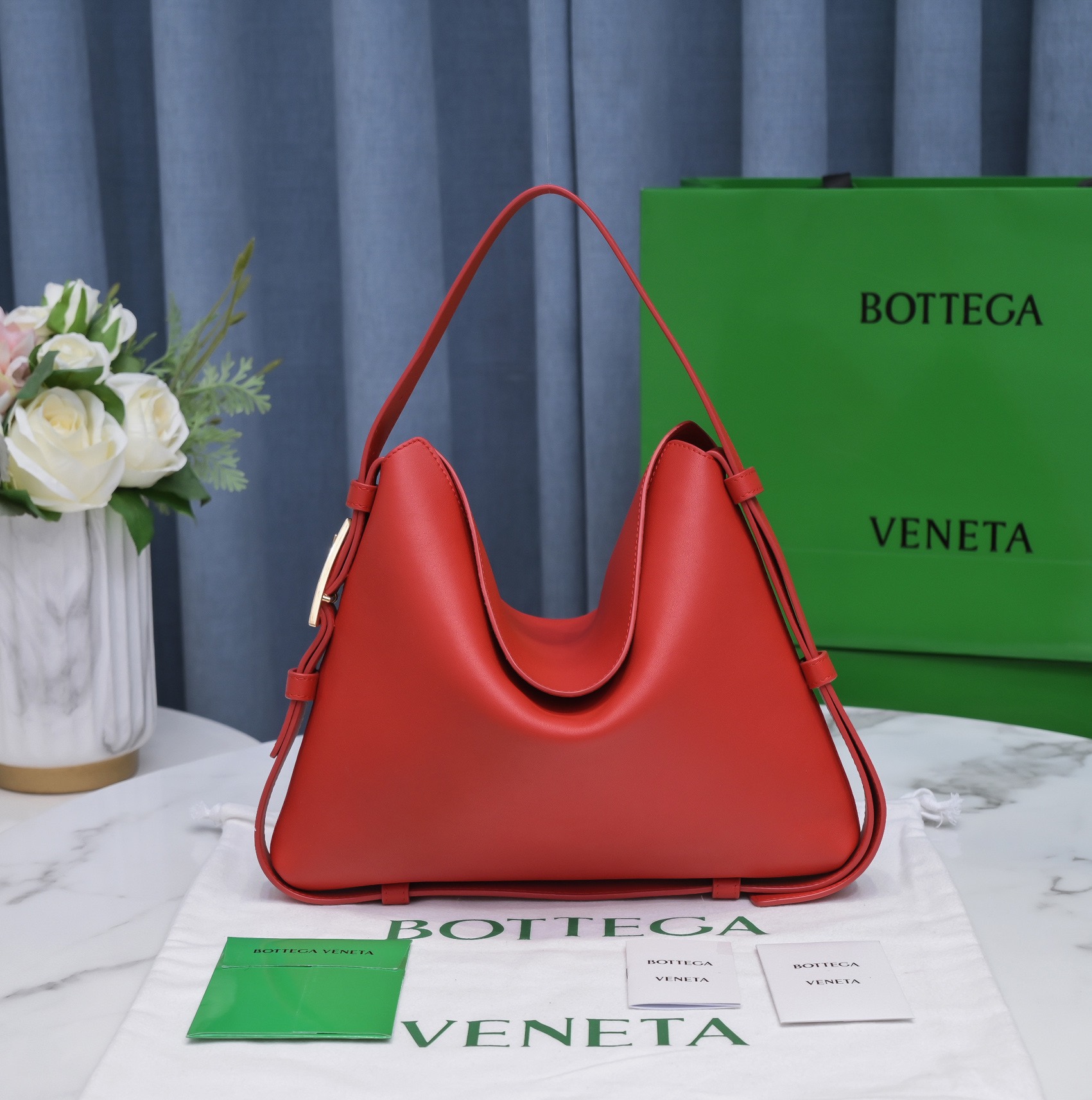 bo*te*ga Ve*ne*tacradle tote-30x23x16cm