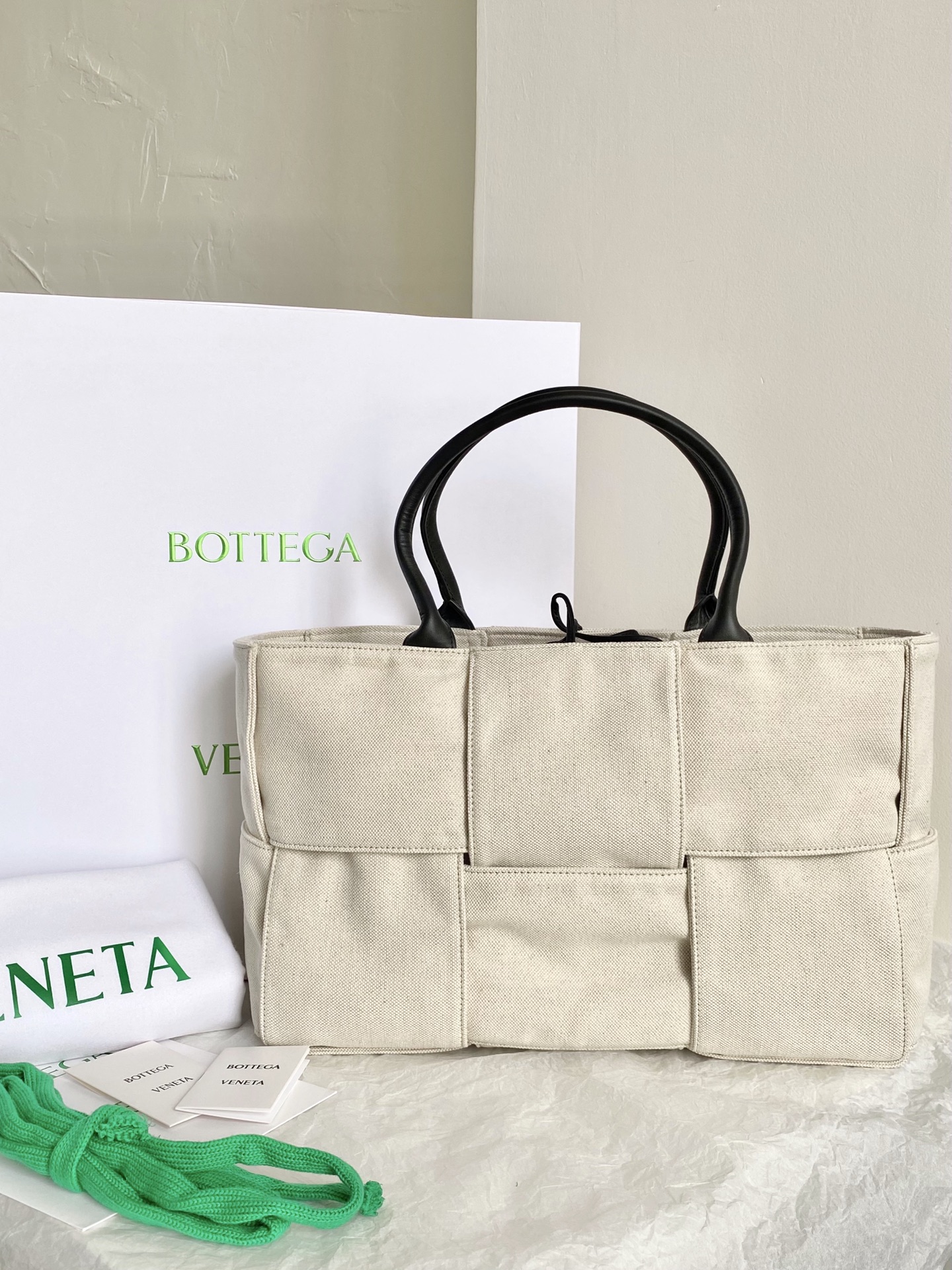 bo*te*ga Ve*ne*tatote-41×27×14cm