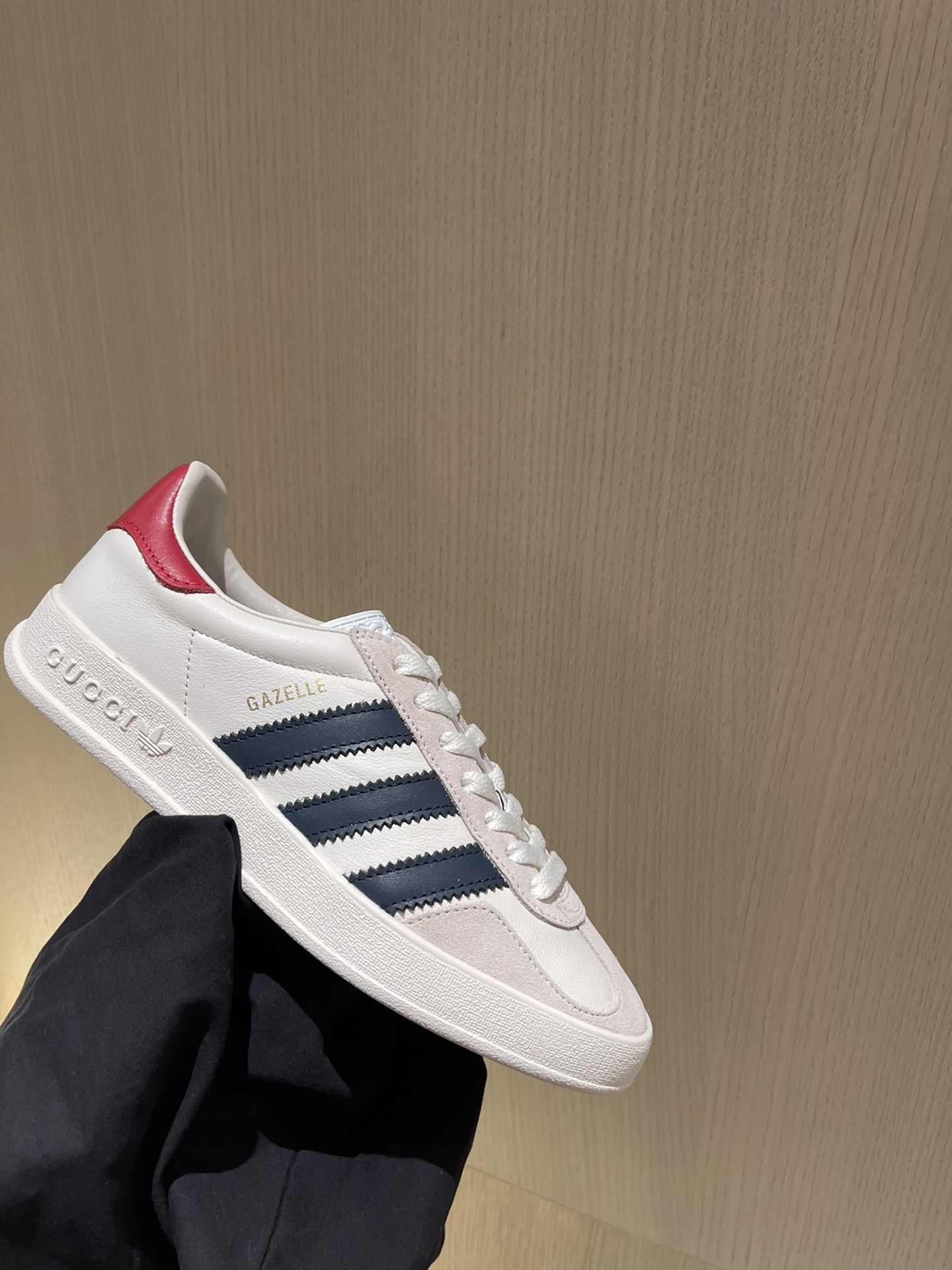 ad*sxG*u*i sneakers