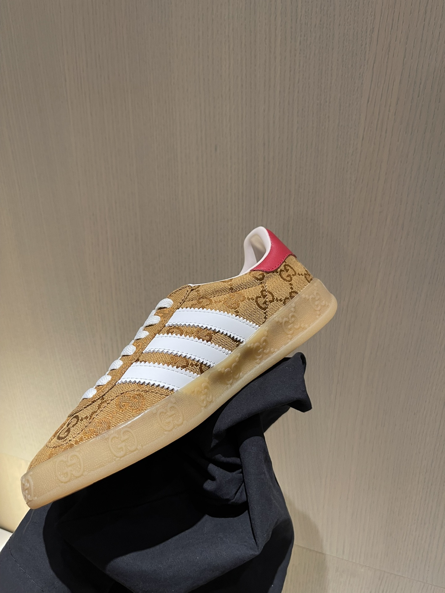 ad*sxG*u*i sneakers