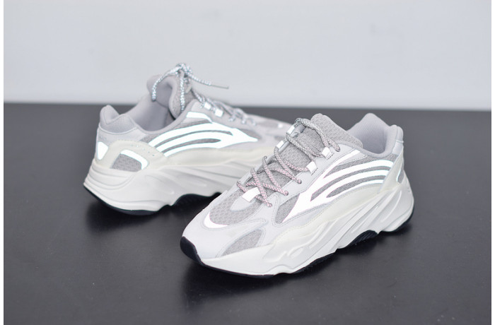ad*s Y**zy boost 700 v2 "static wave runner" ef2829