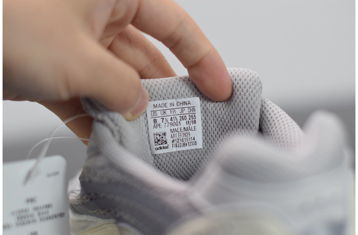 ad*s Y**zy boost 700 v2 "static wave runner" ef2829