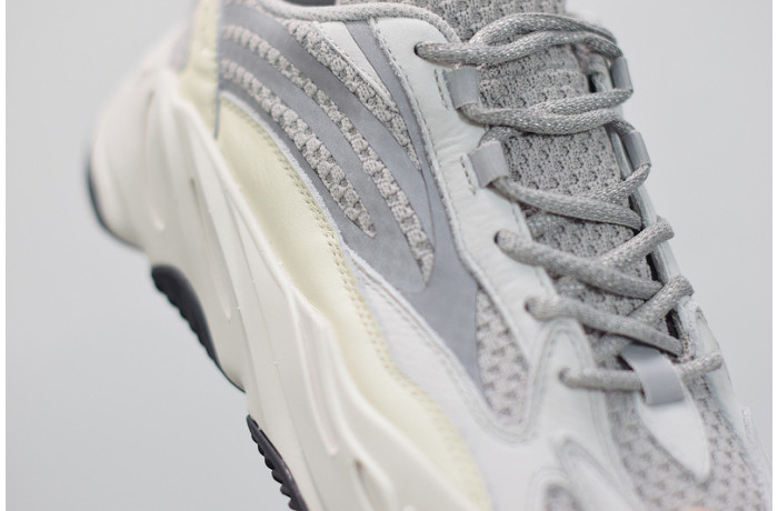 ad*s Y**zy boost 700 v2 "static wave runner" ef2829