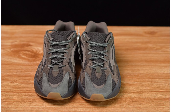 ad*s Y**zy boost 700 v2 geode eg6860