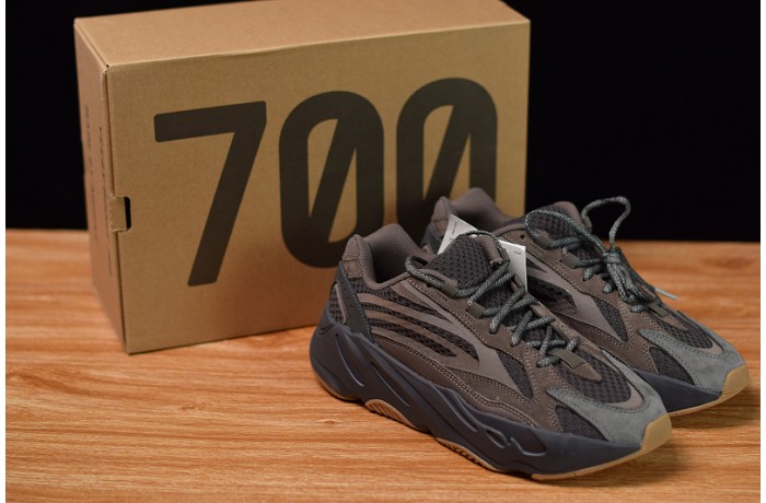 ad*s Y**zy boost 700 v2 geode eg6860