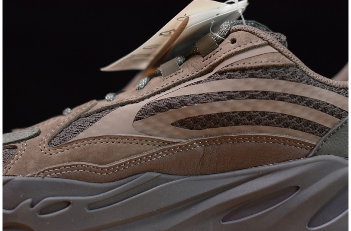 ad*s Y**zy boost 700 v2 geode eg6860