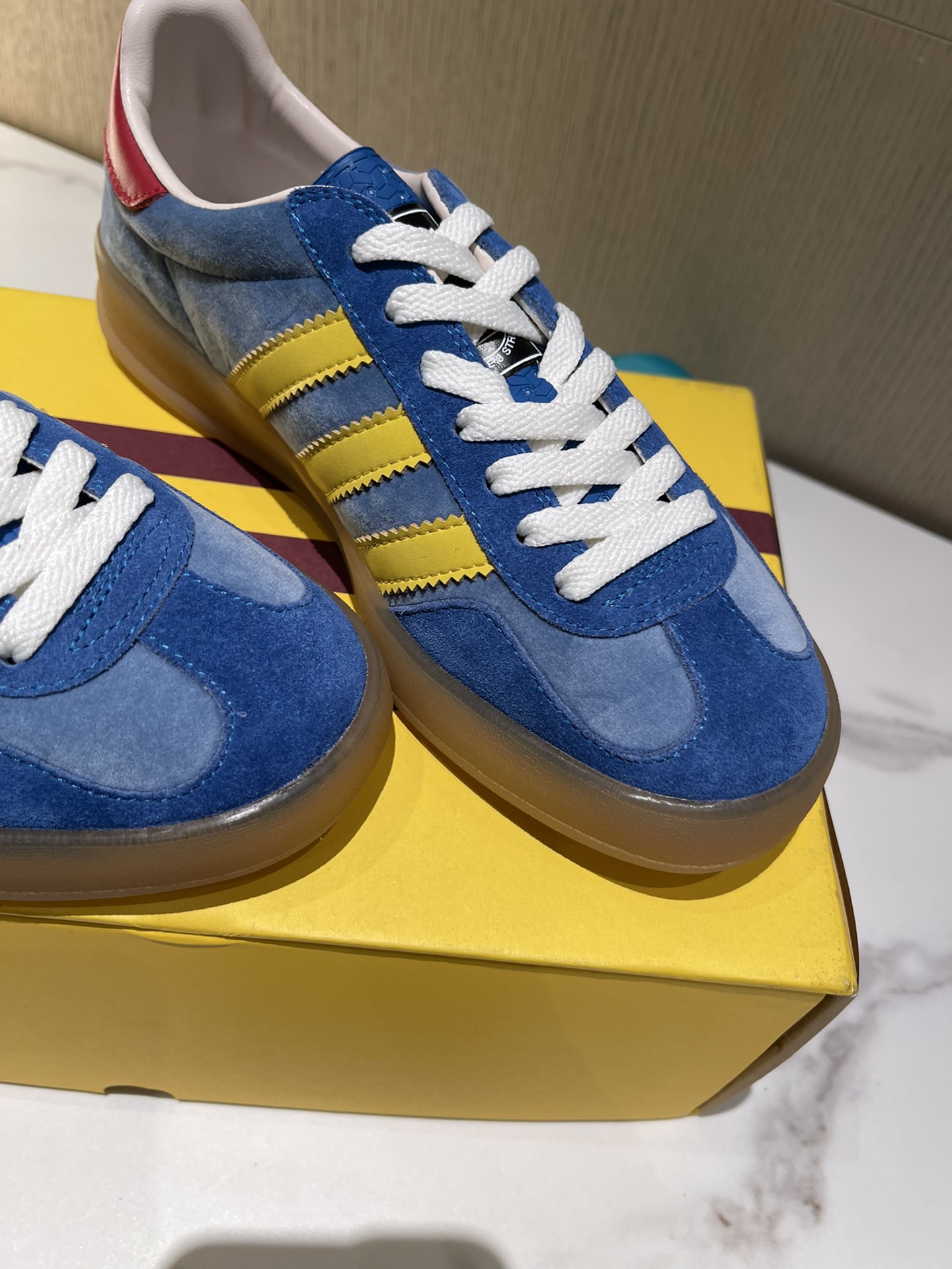 ad*sxG*u*i sneakers