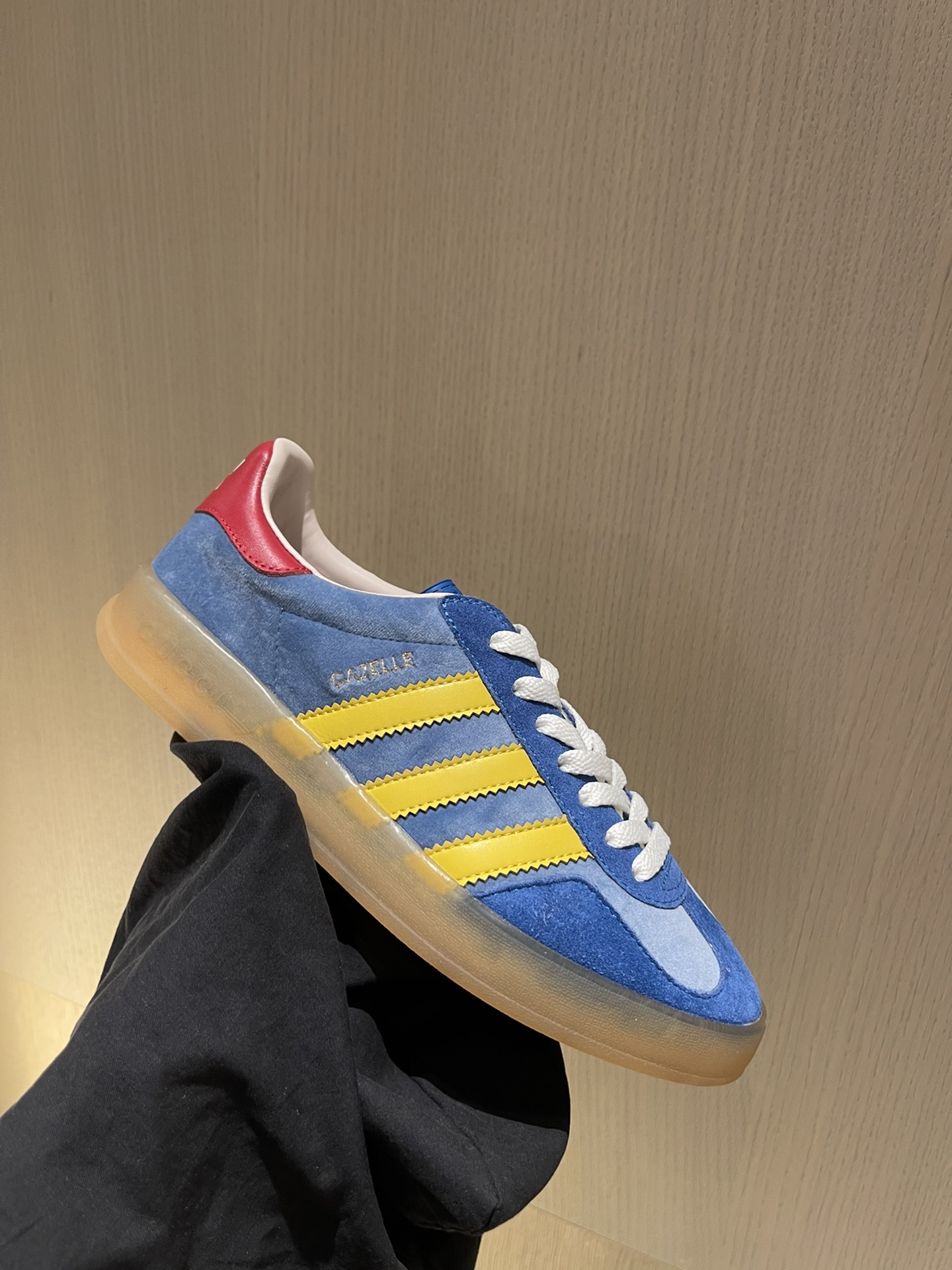 ad*sxG*u*i sneakers