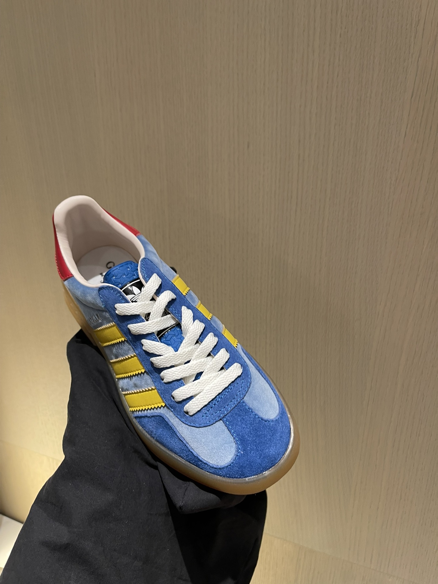 ad*sxG*u*i sneakers