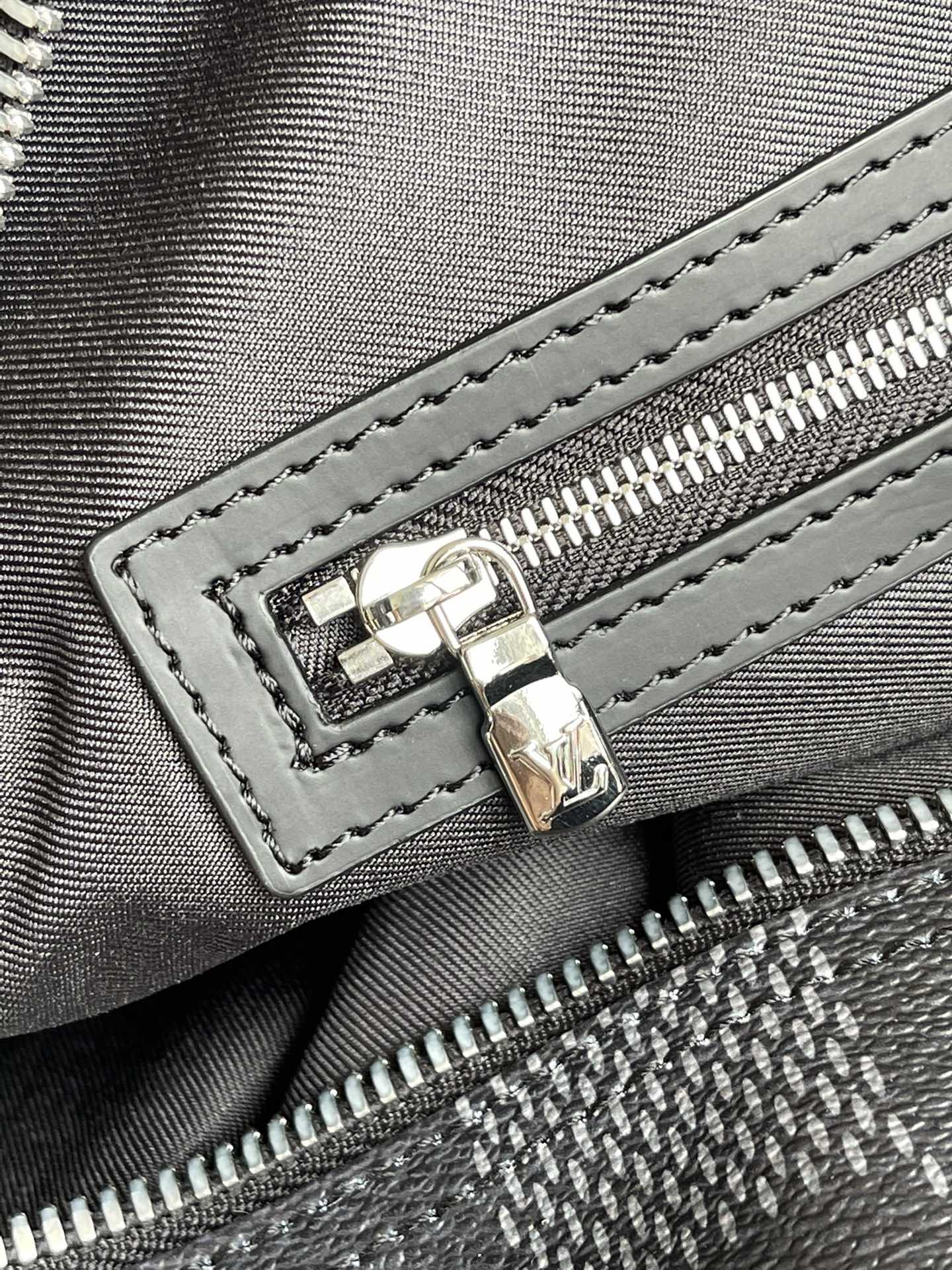 l0*is V*t0n keepall 50