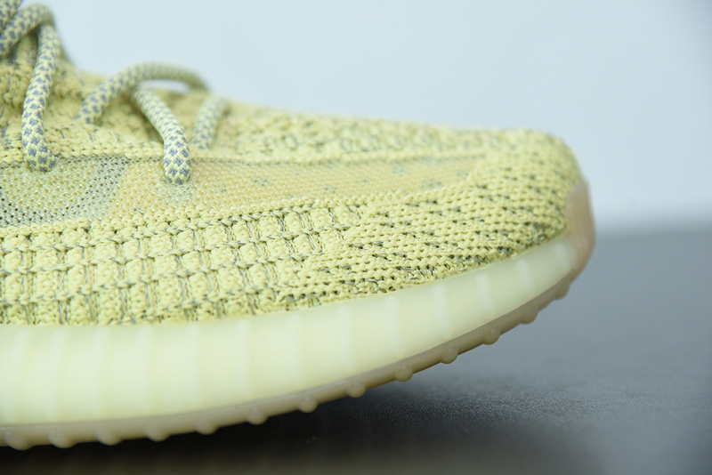 ad*s Y**zy boost 350 v2 “antlia” reflective fv3255
