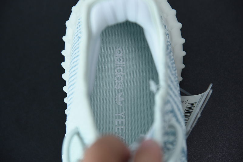 ad*s Y**zy boost 350 v2 cloud white fw3043
