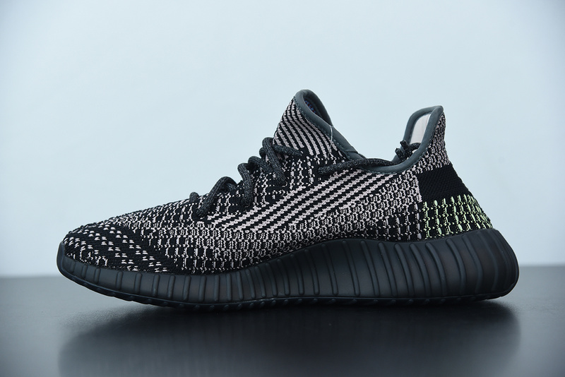 ad*s Y**zy boost 350 v2 non-reflective yecheil fw5190