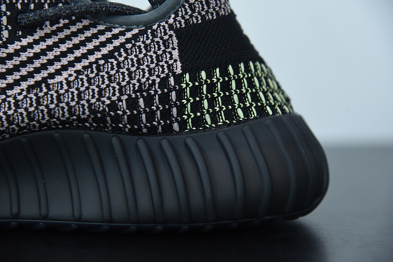 ad*s Y**zy boost 350 v2 non-reflective yecheil fw5190
