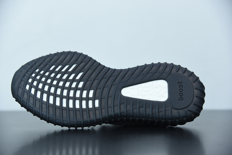 ad*s Y**zy boost 350 v2 non-reflective yecheil fw5190