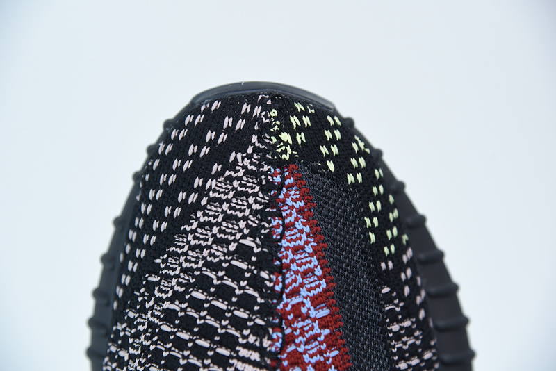 ad*s Y**zy boost 350 v2 non-reflective yecheil fw5190