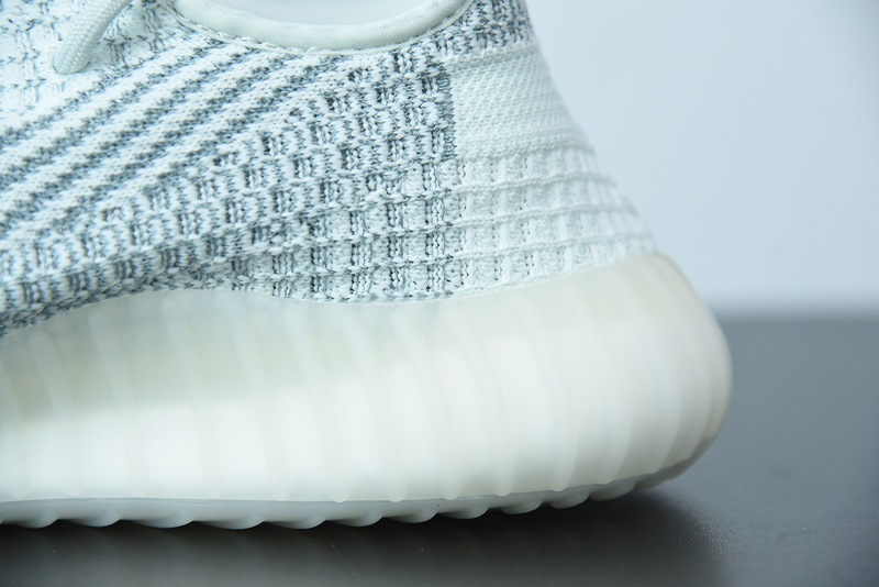 ad*s Y**zy boost 350 v2 cloud white reflective fw5317