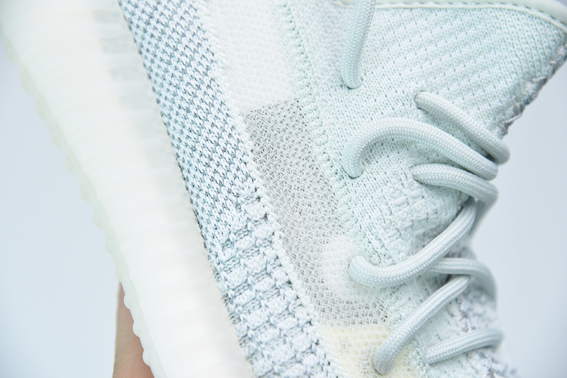 ad*s Y**zy boost 350 v2 cloud white reflective fw5317