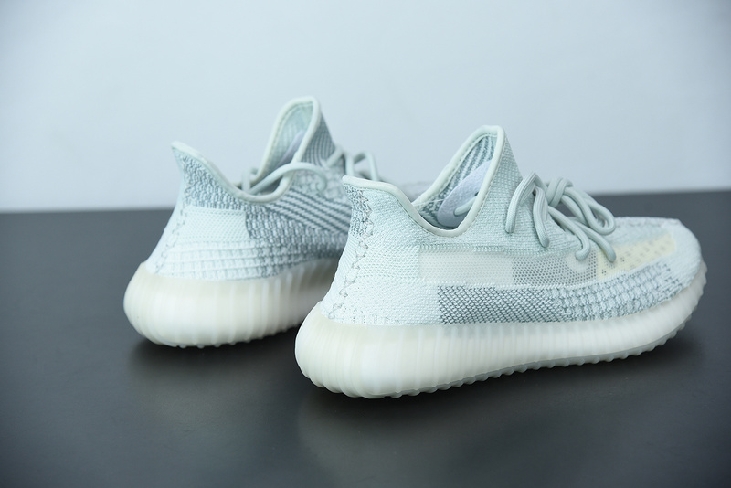 ad*s Y**zy boost 350 v2 cloud white reflective fw5317