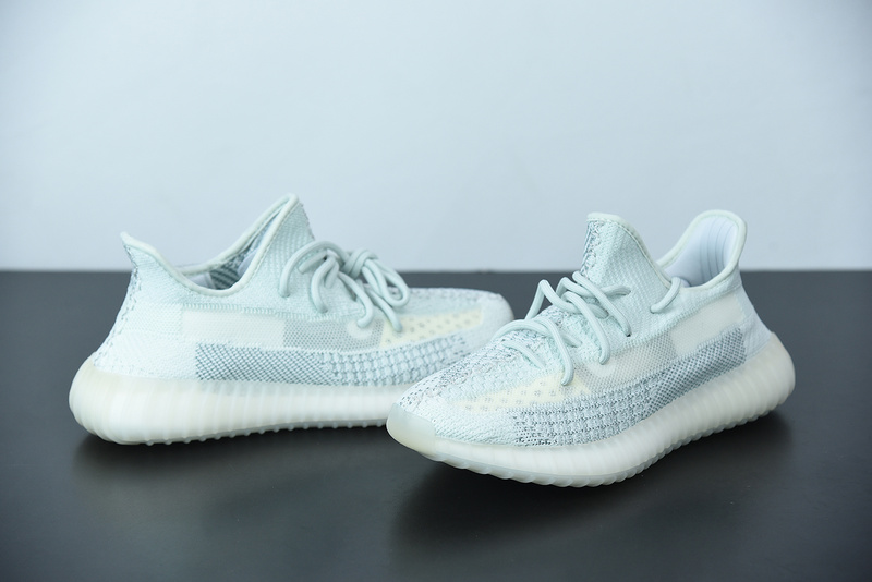 ad*s Y**zy boost 350 v2 cloud white reflective fw5317
