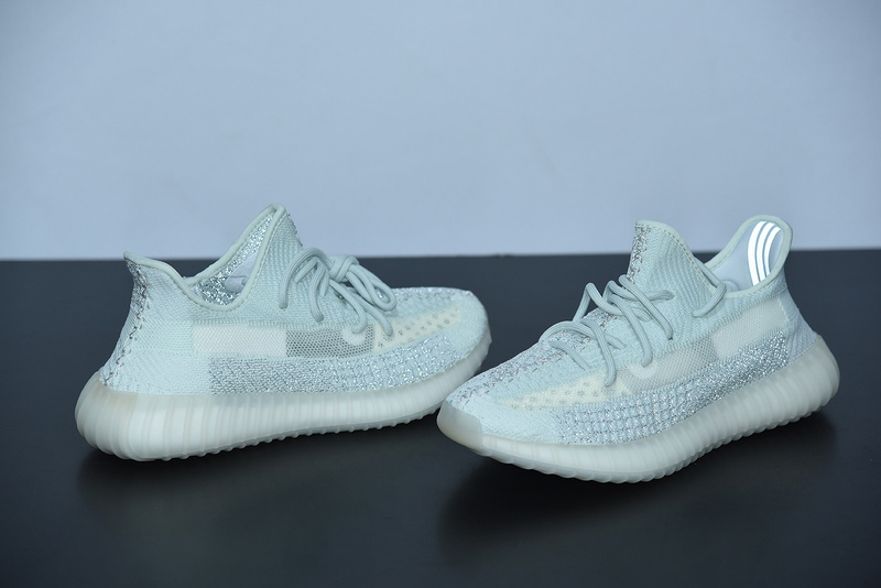 ad*s Y**zy boost 350 v2 cloud white reflective fw5317