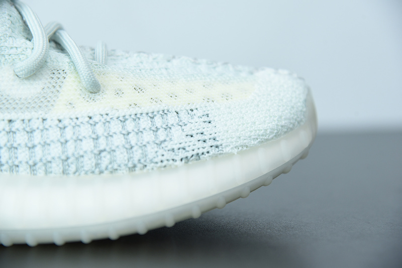 ad*s Y**zy boost 350 v2 cloud white reflective fw5317