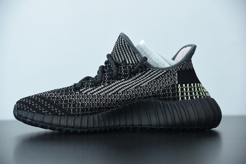 ad*s Y**zy boost 350 v2 reflective yecheil fx4145