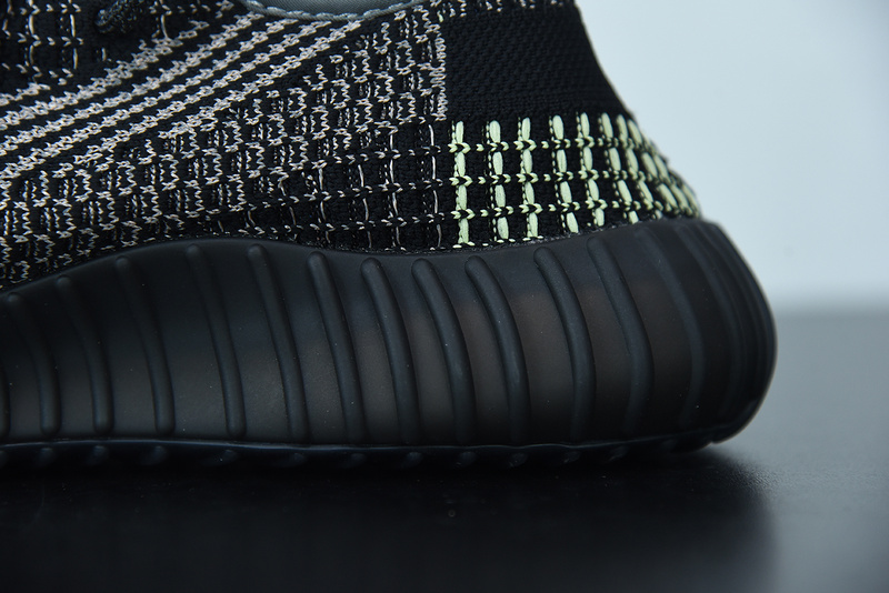 ad*s Y**zy boost 350 v2 reflective yecheil fx4145