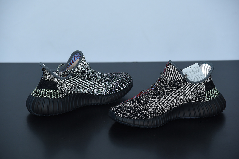 ad*s Y**zy boost 350 v2 reflective yecheil fx4145