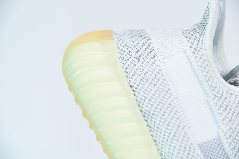 ad*s Y**zy boost 350 v2 yeshaya reflective fx4349