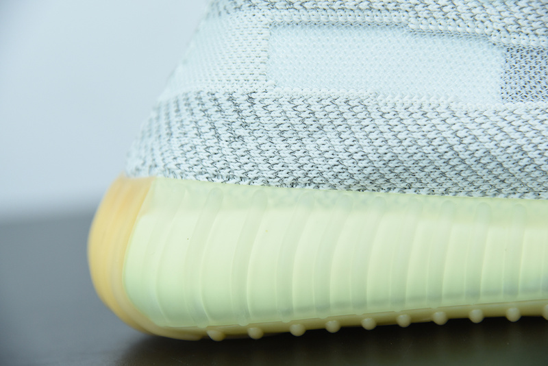 ad*s Y**zy boost 350 v2 yeshaya reflective fx4349