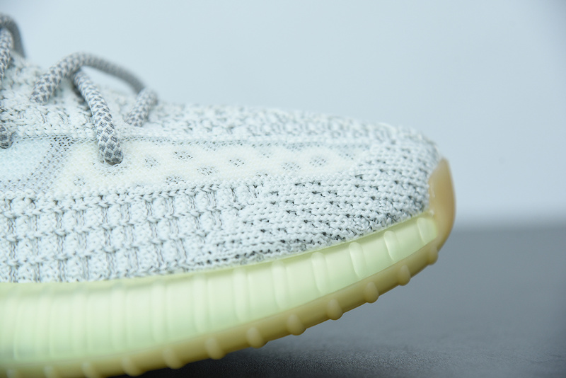 ad*s Y**zy boost 350 v2 yeshaya reflective fx4349