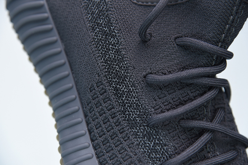 ad*s Y**zy boost 350 v2 cinder reflective fy4176