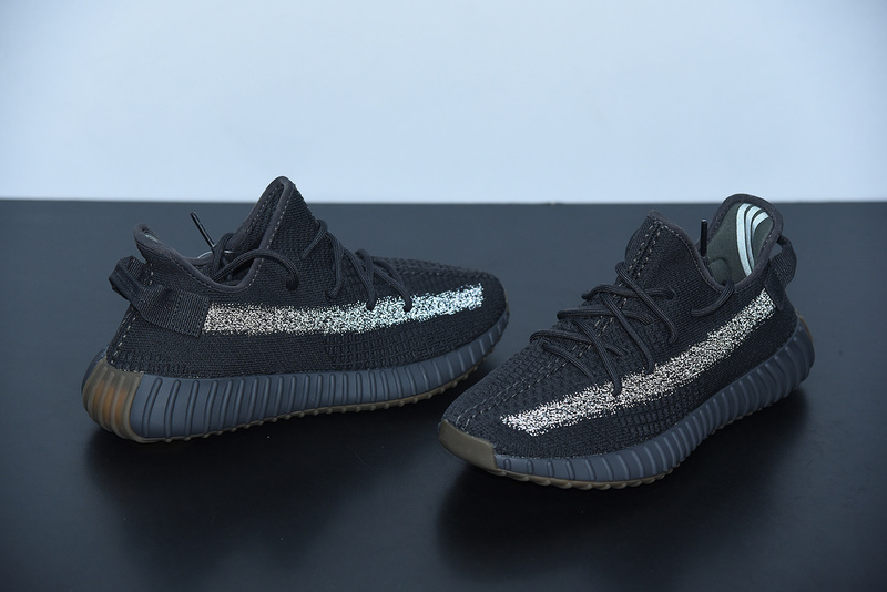 ad*s Y**zy boost 350 v2 cinder reflective fy4176