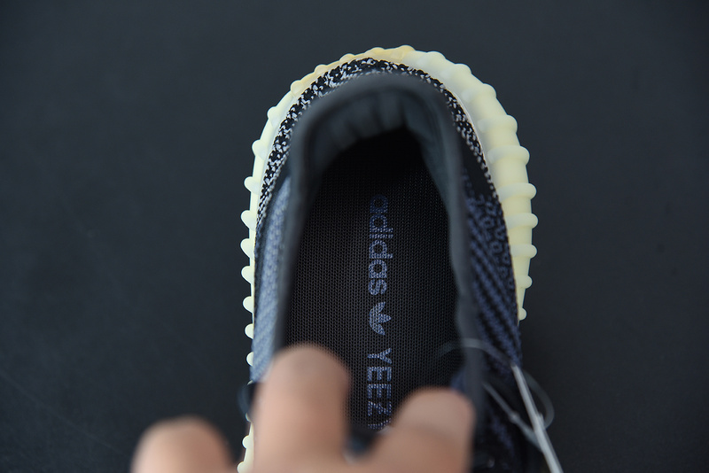 ad*s Y**zy boost 350 v2 “carbon” fz5000