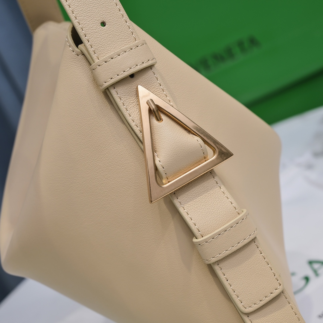 bo*te*ga Ve*ne*tacradle tote-30x23x16cm