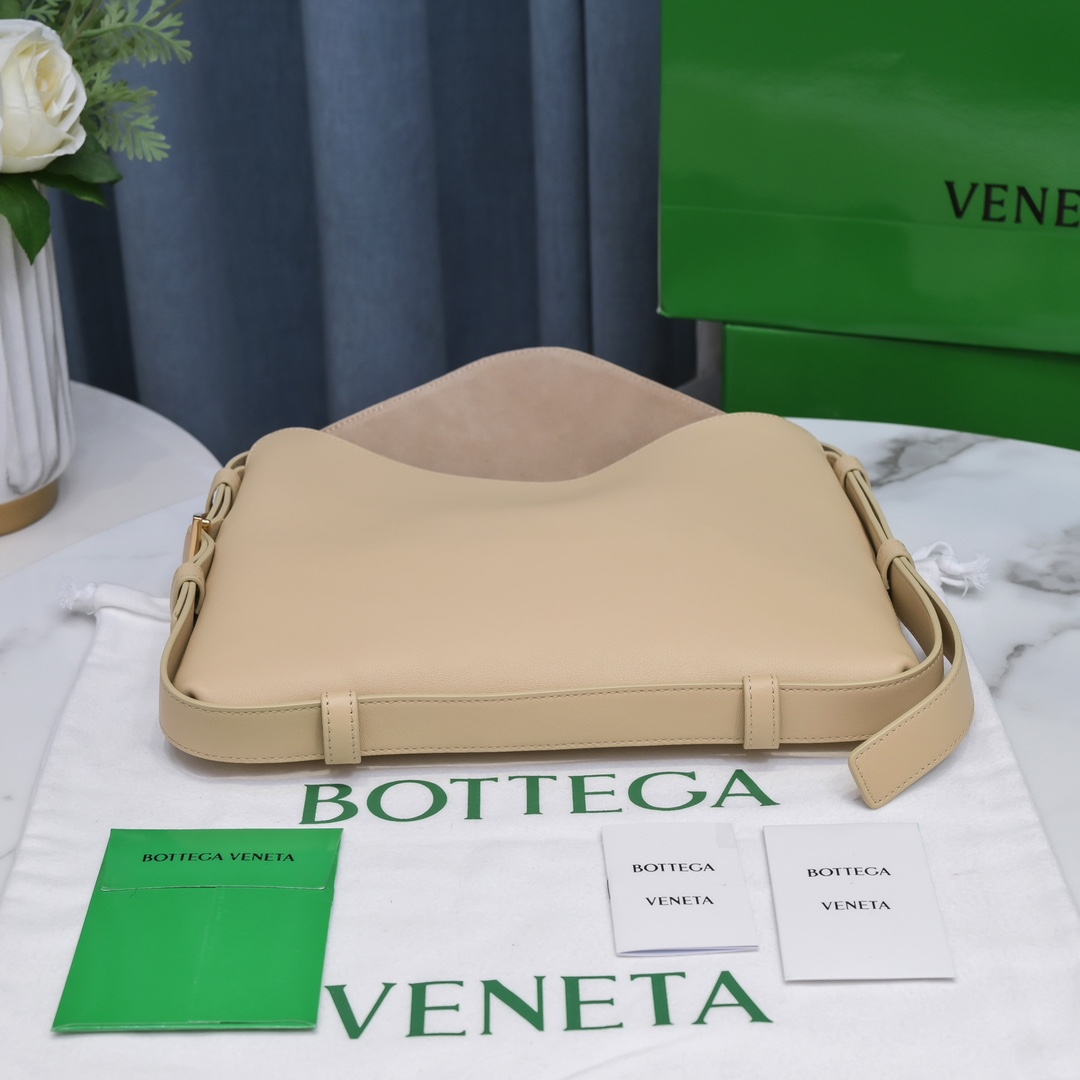 bo*te*ga Ve*ne*tacradle tote-30x23x16cm