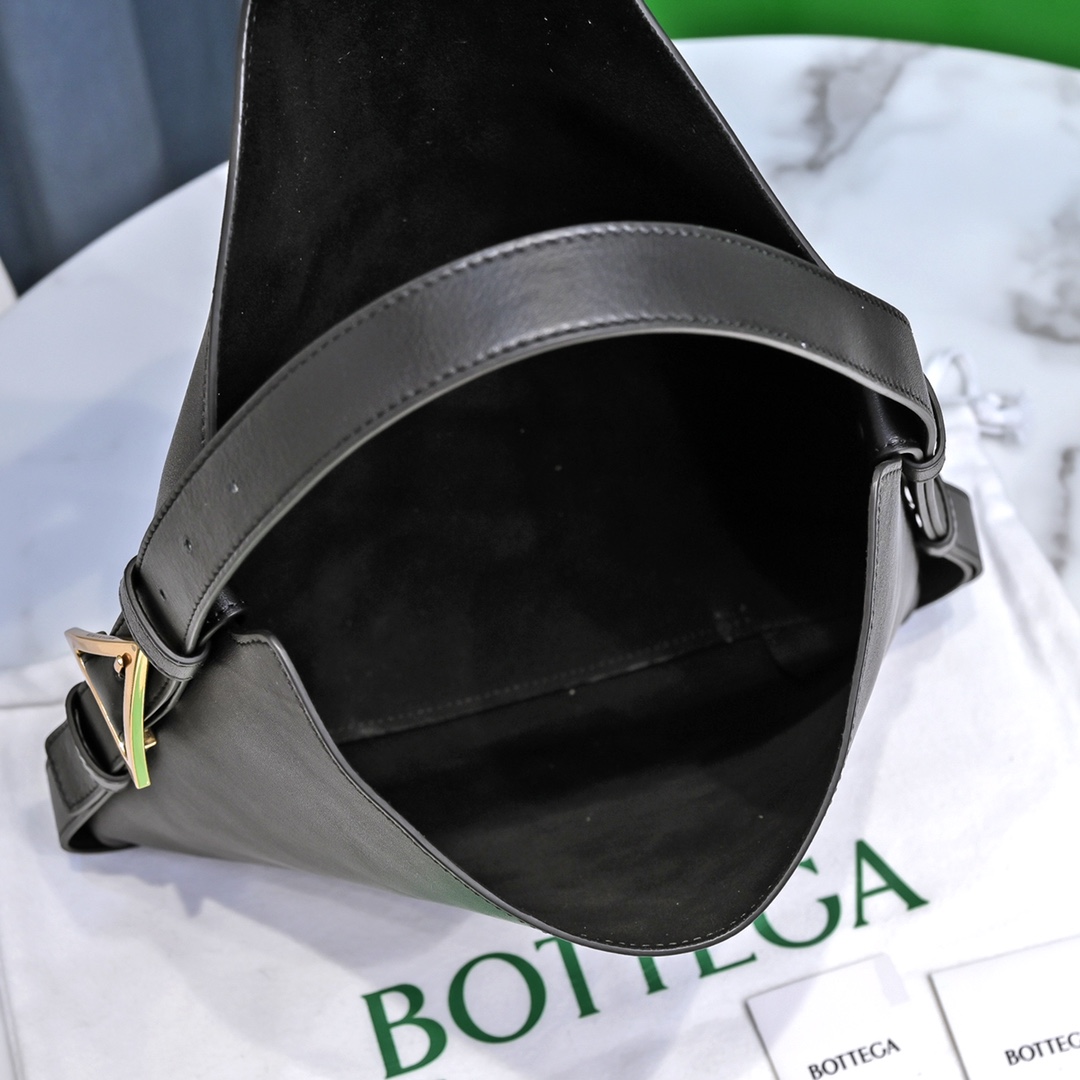 bo*te*ga Ve*ne*tacradle tote-30x23x16cm