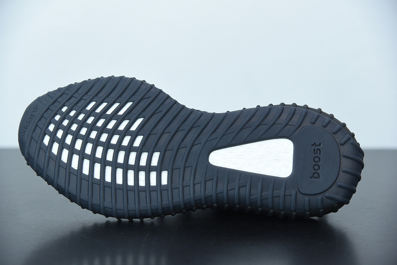 ad*s Y**zy boost 350 v2 non-reflective fu9006