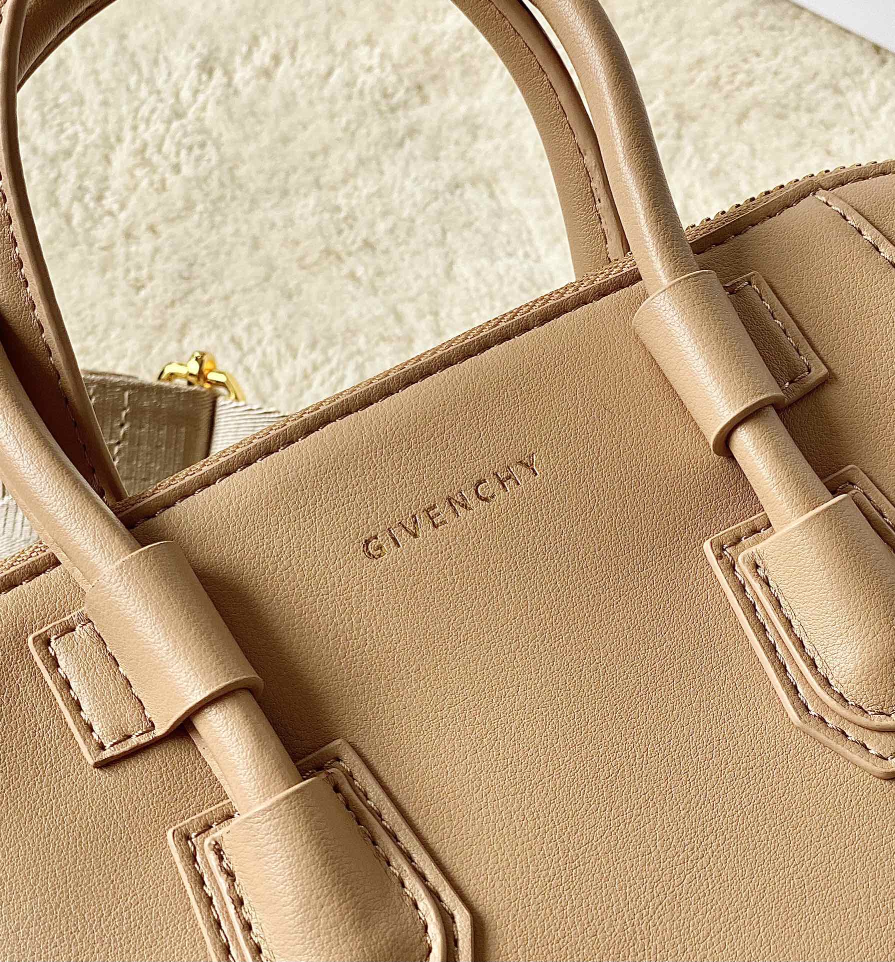 Givenchy Antigona Sport -22*5*18CM