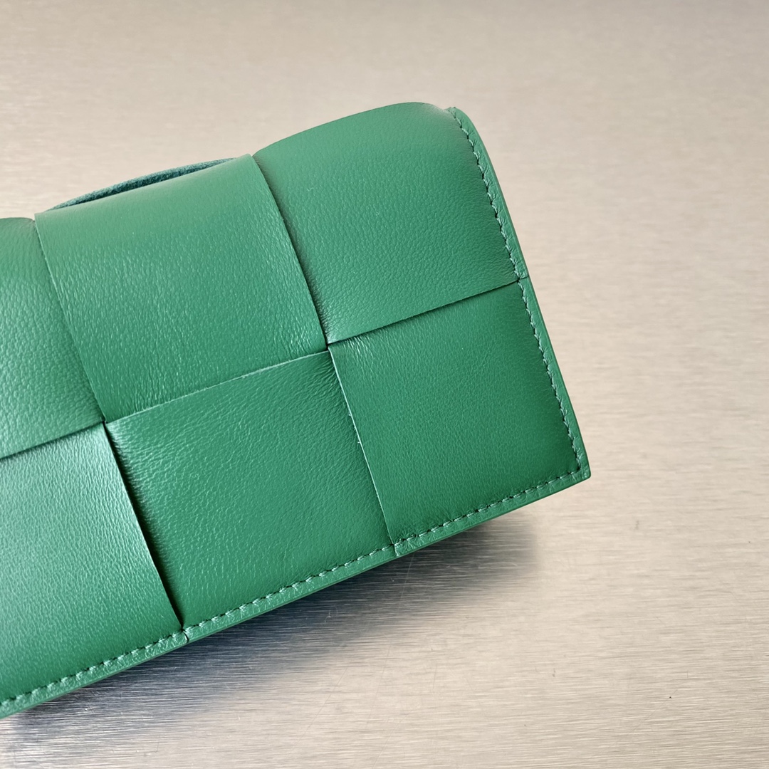 bo*te*ga Ve*ne*ta wallet-12cm